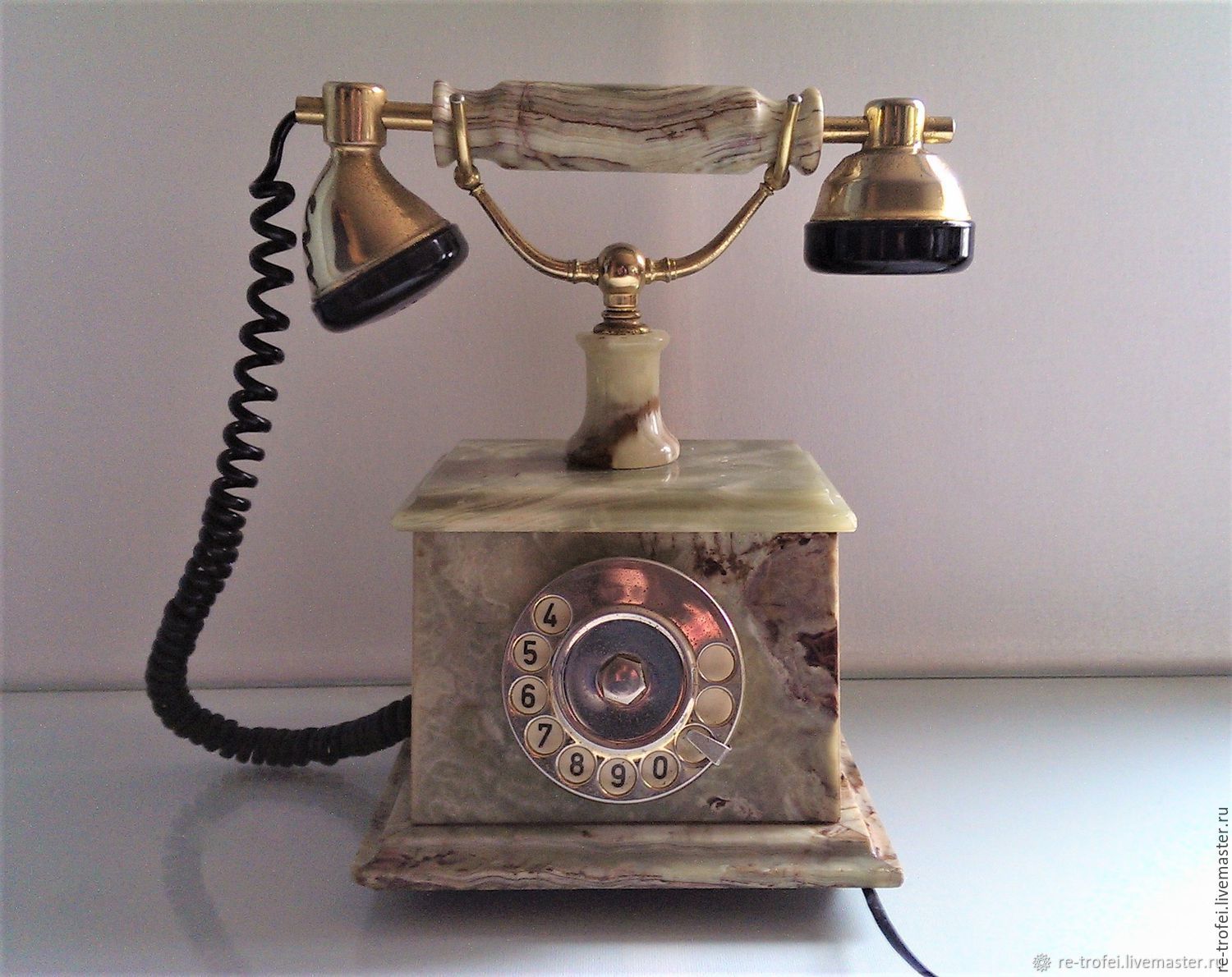 История телефона сегодня. Старинный телефон. Телефон 20 века. Предметы 20 века. Предметы быта 20 века.