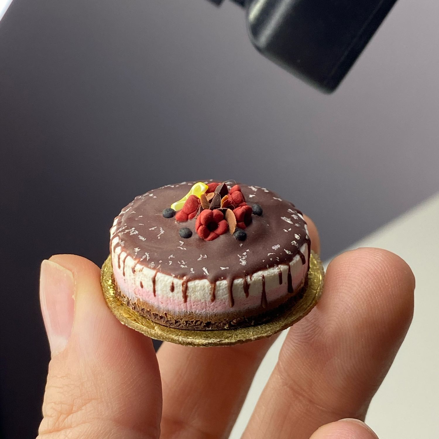 Бисквитный торт с шоколадной глазурью - 66 фото