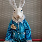 Кролик Бруно (холодный фарфор FLUMO). Ручная работа