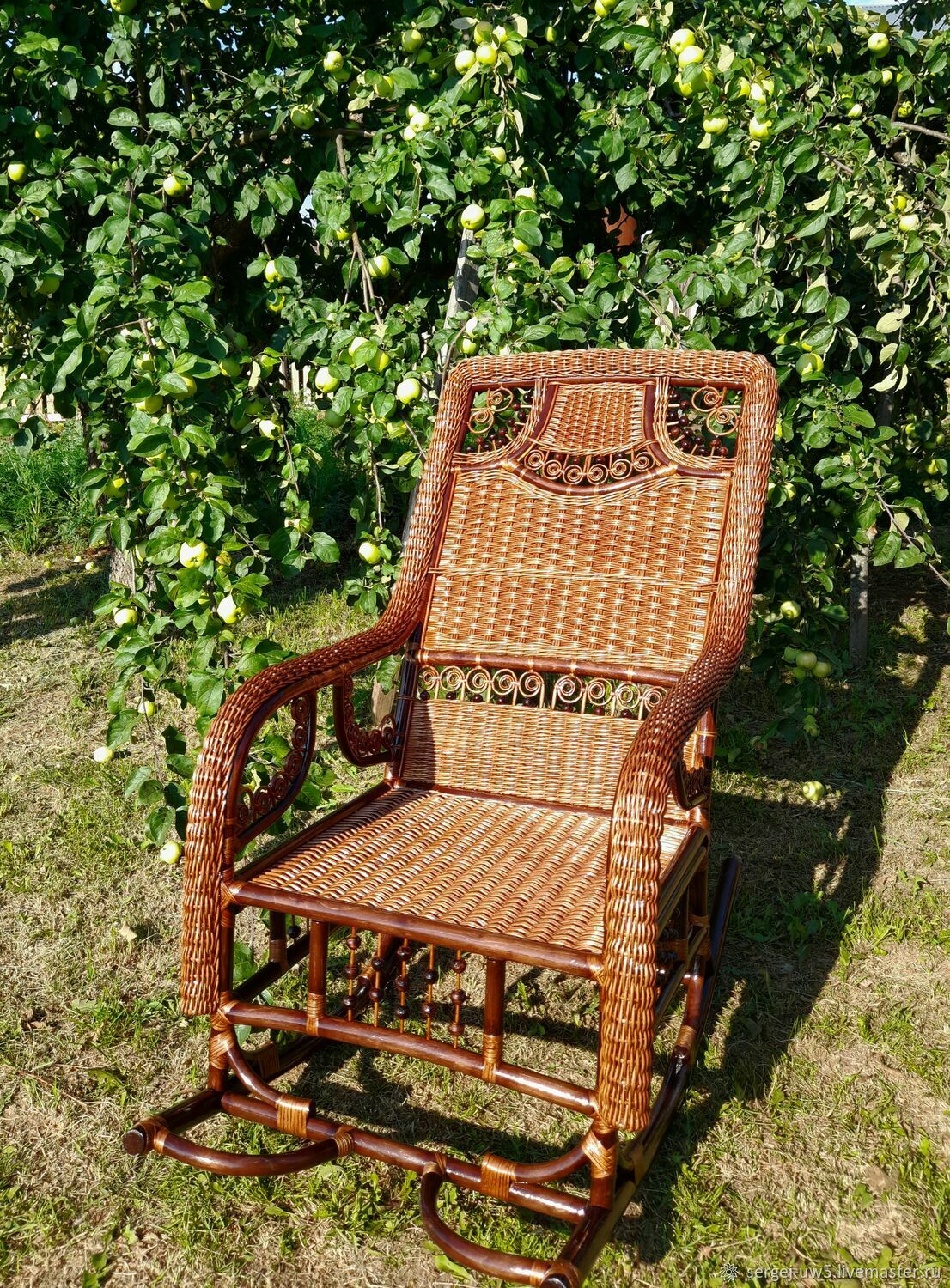 Кресло качалка из ивовых прутьев