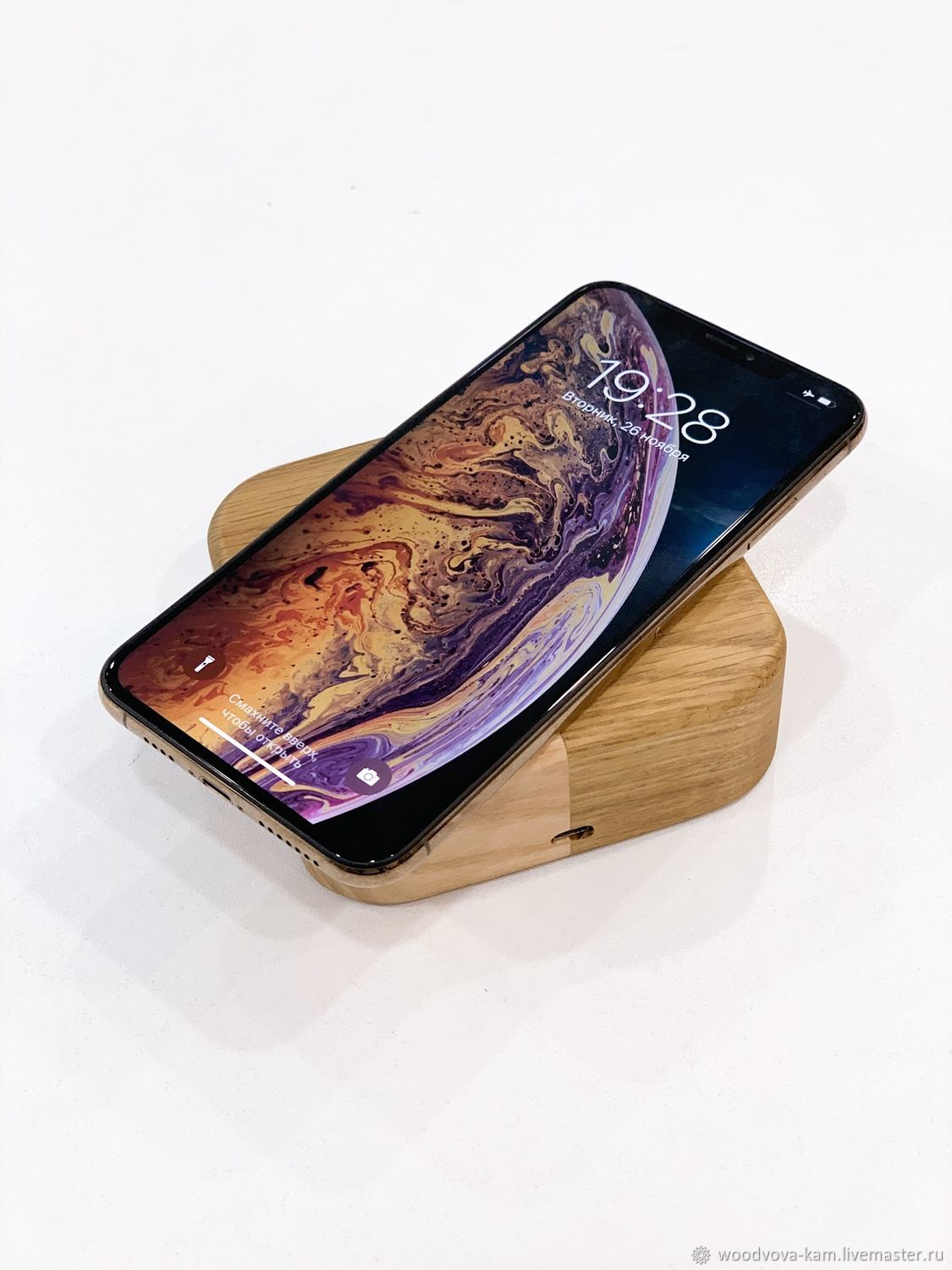 гаджеты ростов. продавец сотовых телефонов. беспроводная зарядка для телефона под дерево. улица суворова 3 ростов на дону. современные девайсы и гаджеты.