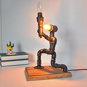 Настольная лампа из водопроводных труб своими руками
