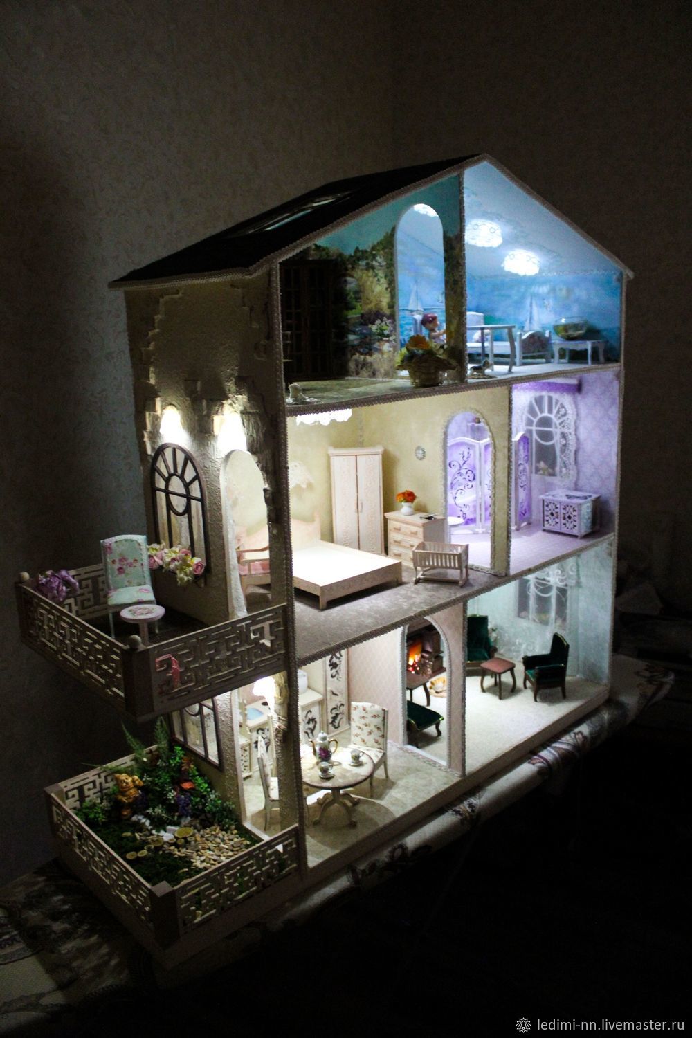 Кукольный домик с подсветкой и мебелью Большой дом для кукол – заказать наЯрмарке Мастеров – 5OEFDRU
