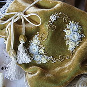 Сумки и аксессуары handmade. Livemaster - original item Vintage-style embroidered velvet pouch. green.. Handmade.
