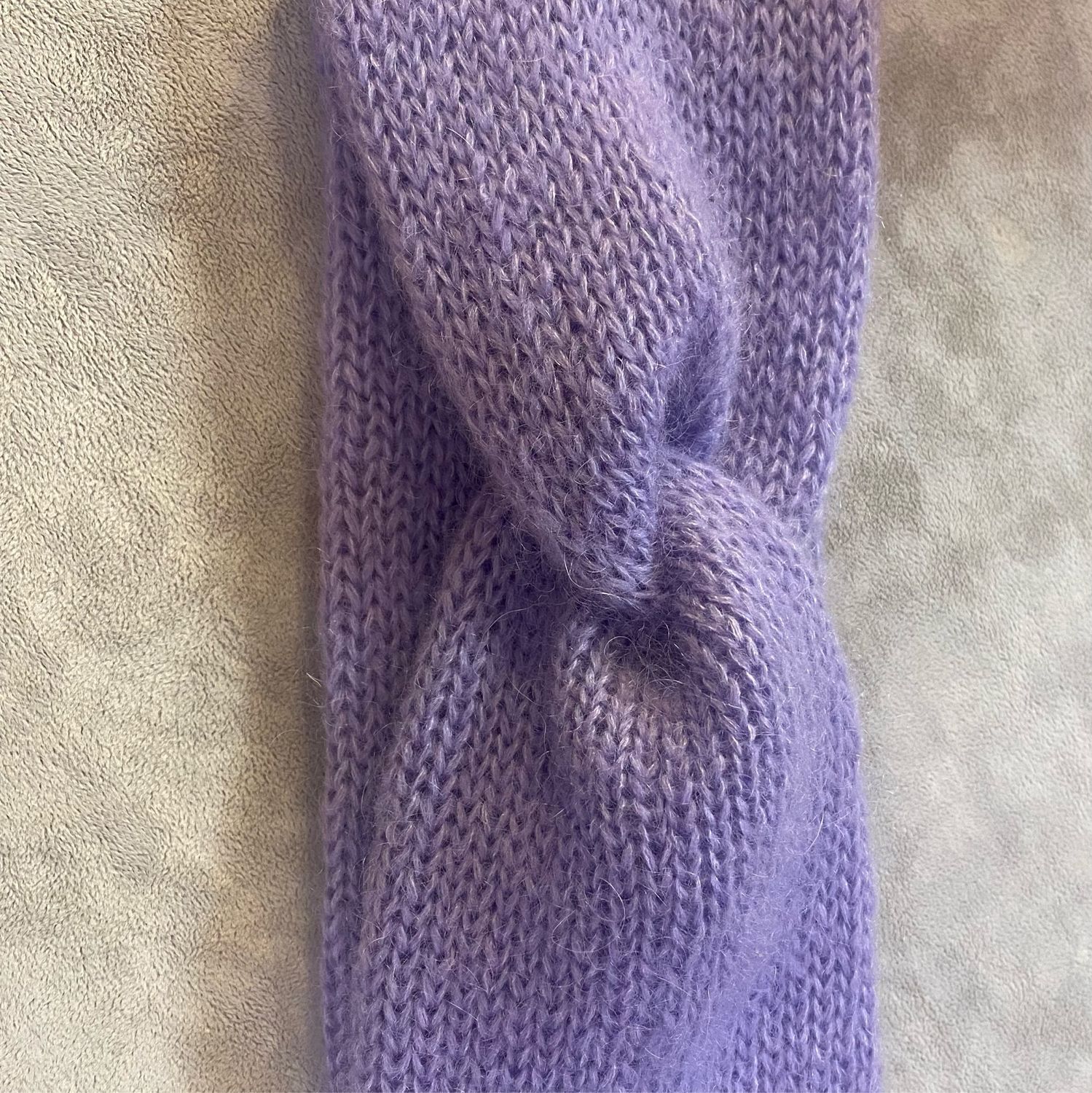 Вязаная повязка на голову – купить на Ярмарке Мастеров – Q4FP6RU ...