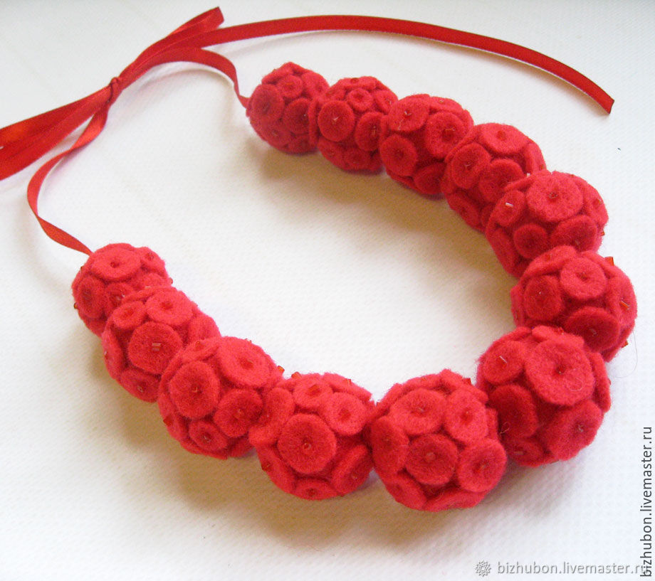 бусы из фетра. бусы из фетра треугольники. украшения из фетра бусы. бусы из фетра и шерсти. колье из фетра.