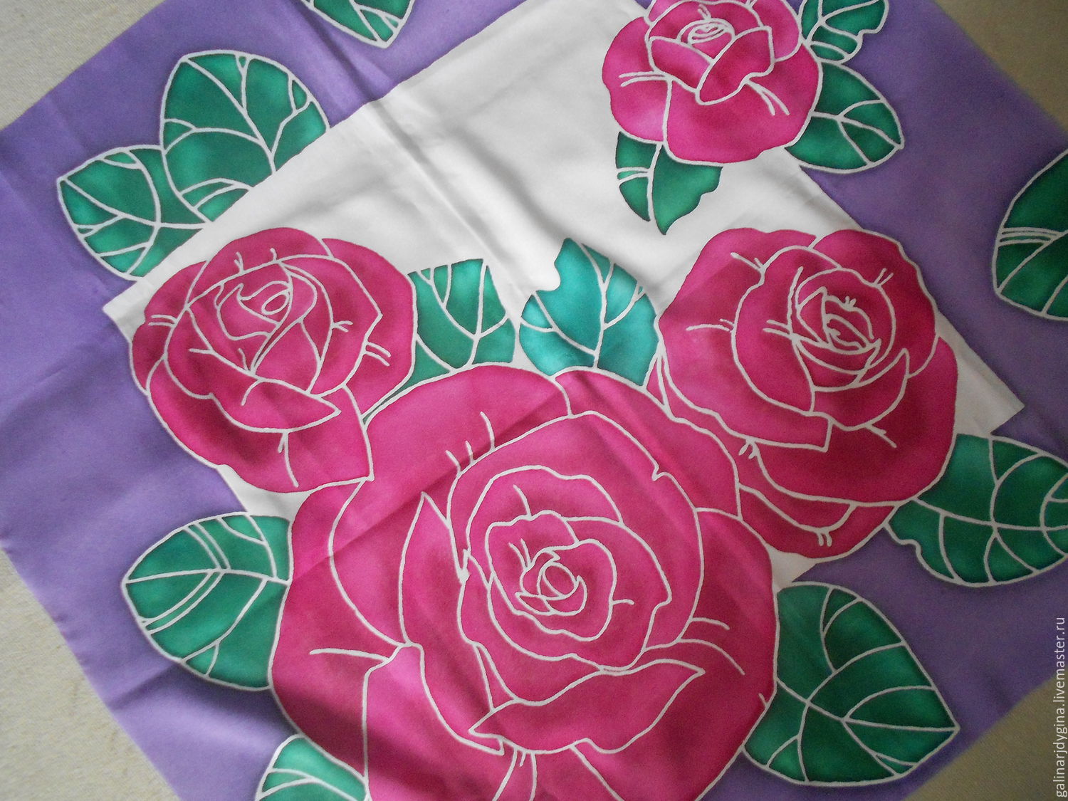 Вышивка на платке с розой