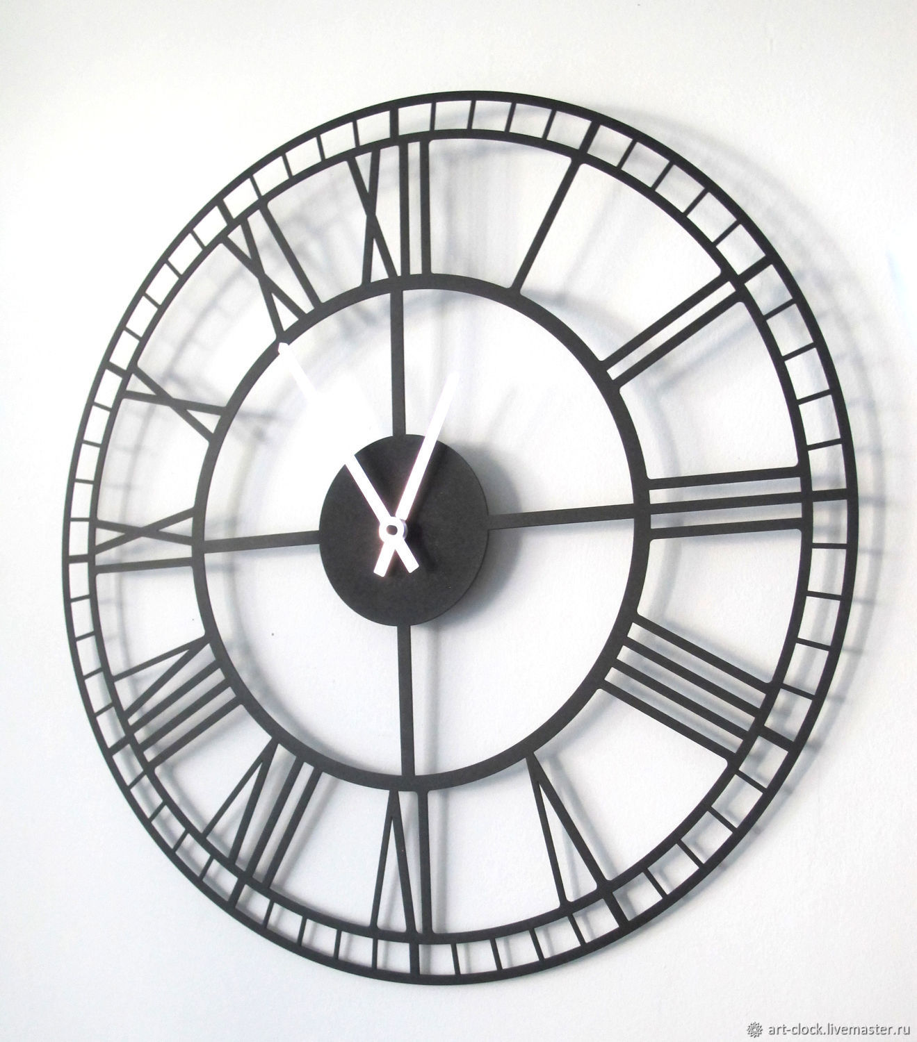 Часы настенные 50 см. Часы настенные. Оригинальные настенные часы. Часы настенные металлические. Часы настенные серые большие.