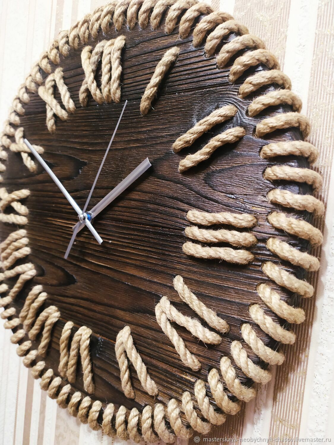 Часы из природного материала