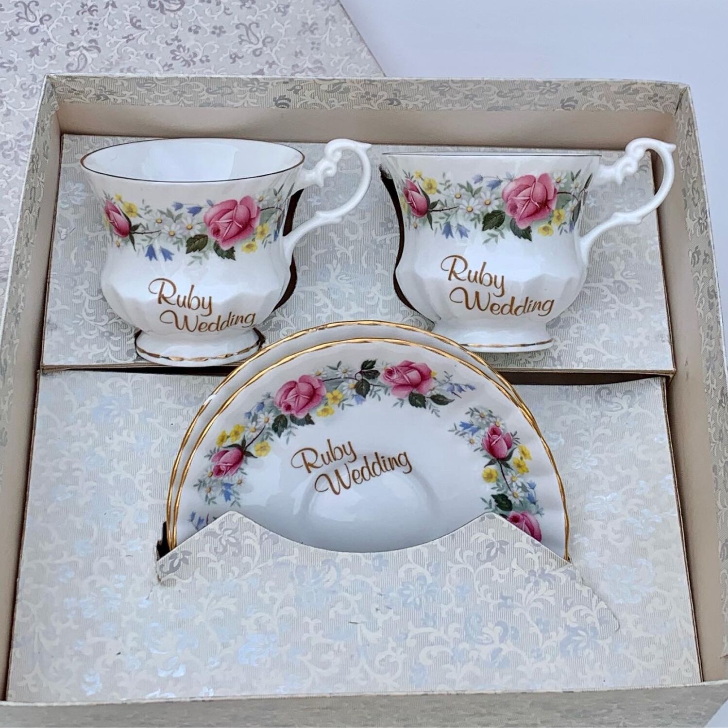 Традиционная итальянская керамика. Royal stafford посуда. Royal stafford тарелка с зайцами. 'royal stafford клейма по годам. Посуда рождественская royal stafford.