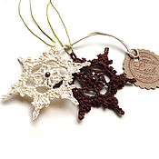 Сувениры и подарки handmade. Livemaster - original item Set of knitted snowflakes for decorating sweets or cake 2 pieces 6,5 cm. Handmade.