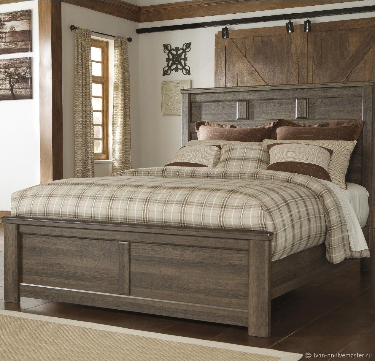 Кровать с высоким матрасом в американском стиле