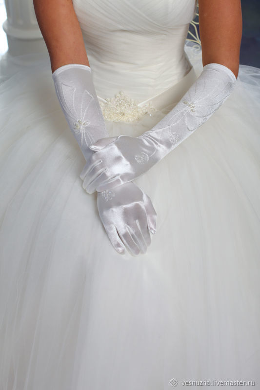 Свадебные платья и перчатки