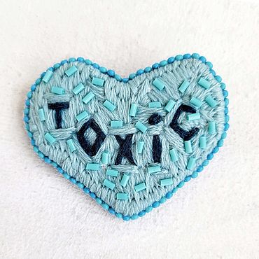 Украшения ручной работы. Ярмарка Мастеров - ручная работа Брошь вышивка "Toxic". Handmade.