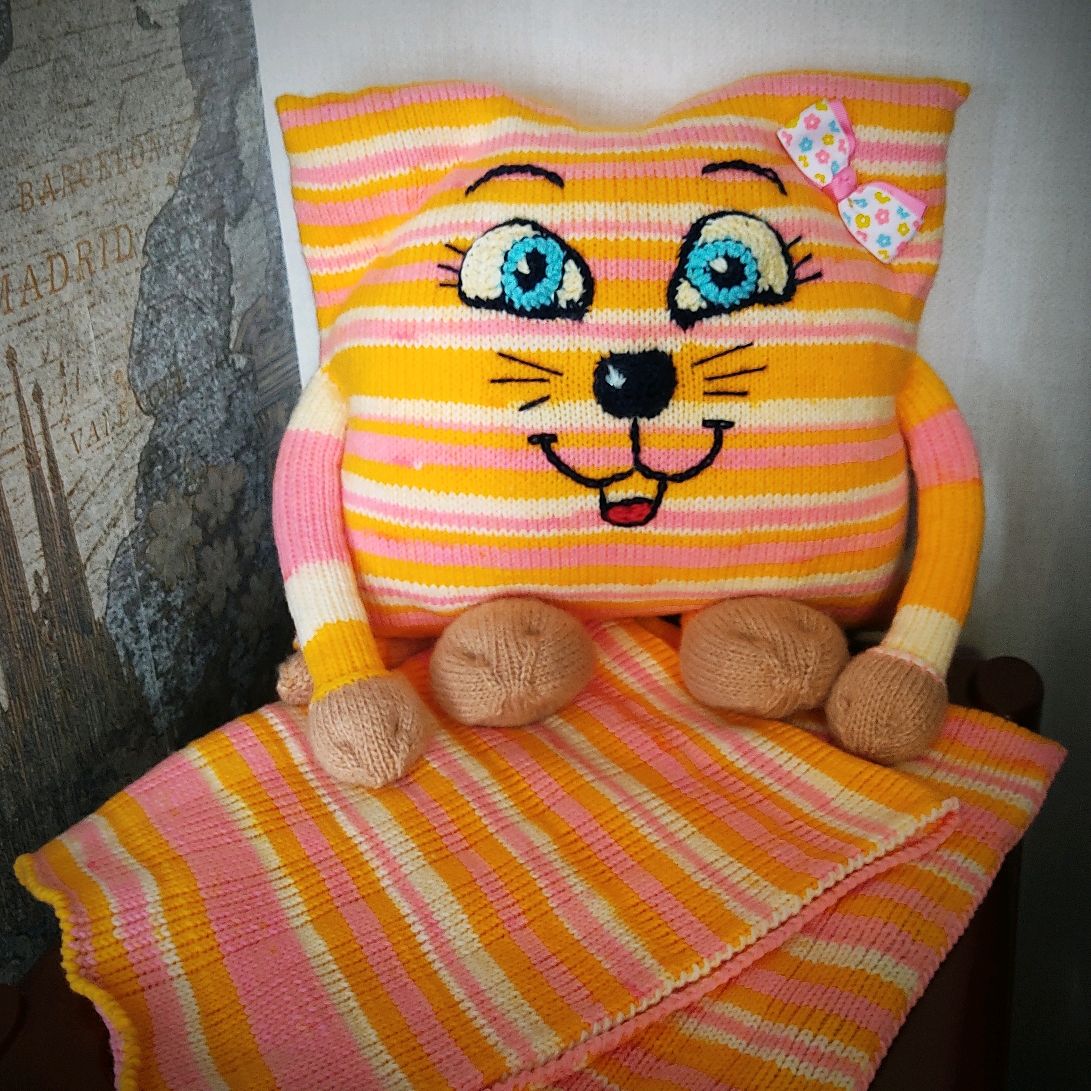 Котоподушки вязаные