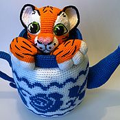 Box crocheted Cat