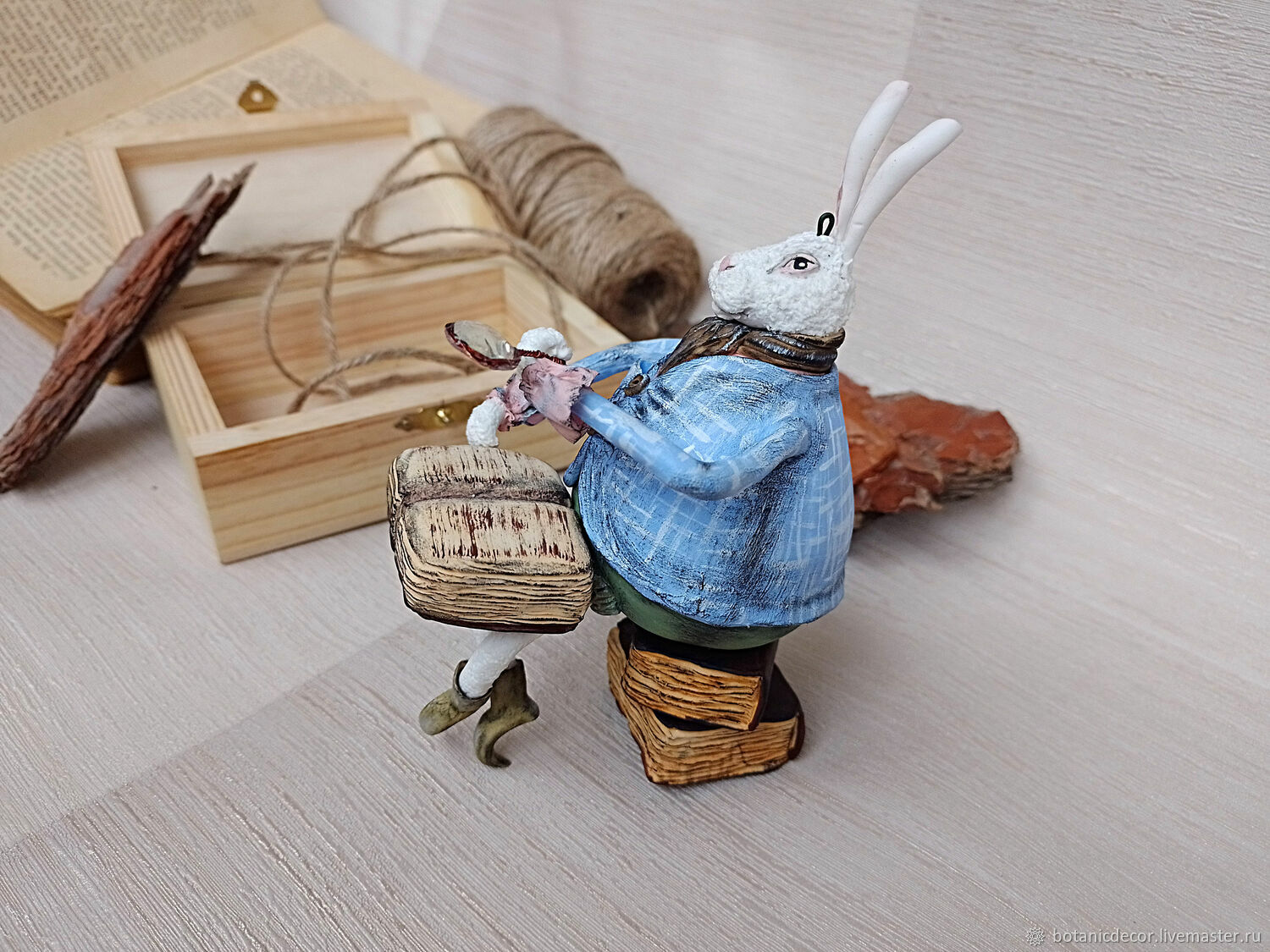 Елочная игрушка заяц кролик на книгах, Елочные игрушки, Воронеж,  Фото №1