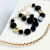 Multi-row bracelet with pearls, agate, carnelian