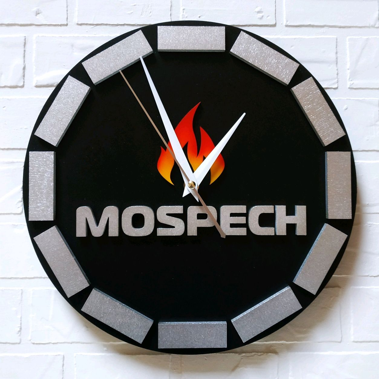 Часы настенные с логотипом. Часы настенные с лого. Часы из акрила с логотипом. Часы с логотипом на заказ. Часы логотип.