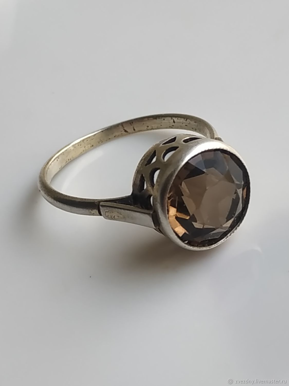 Кольцо из серебра с белым дымчатым кварцем Винтаж