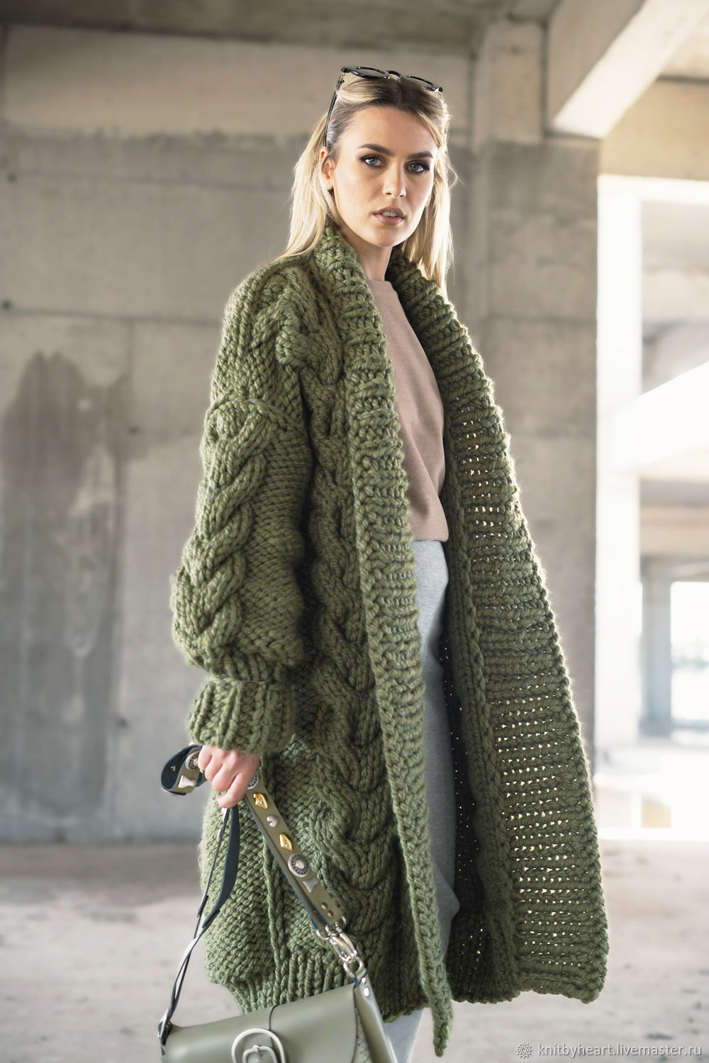 Knitted cardigan with collar, straight, loose