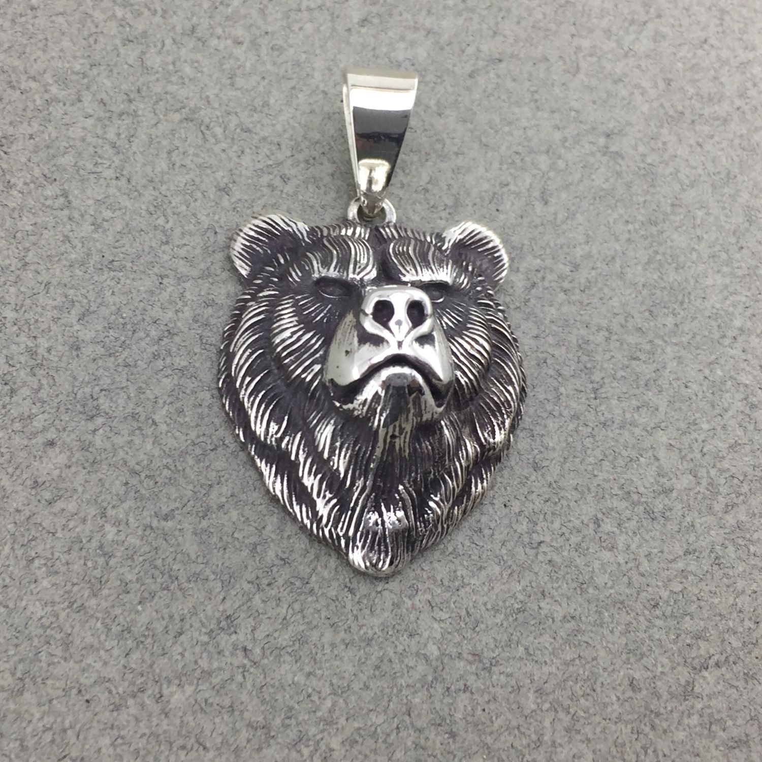 Подвеска медведь. Мужской кулон медведь. Оберег велес медведь серебро. Медальон из серебра медведь. Медальон медведь.