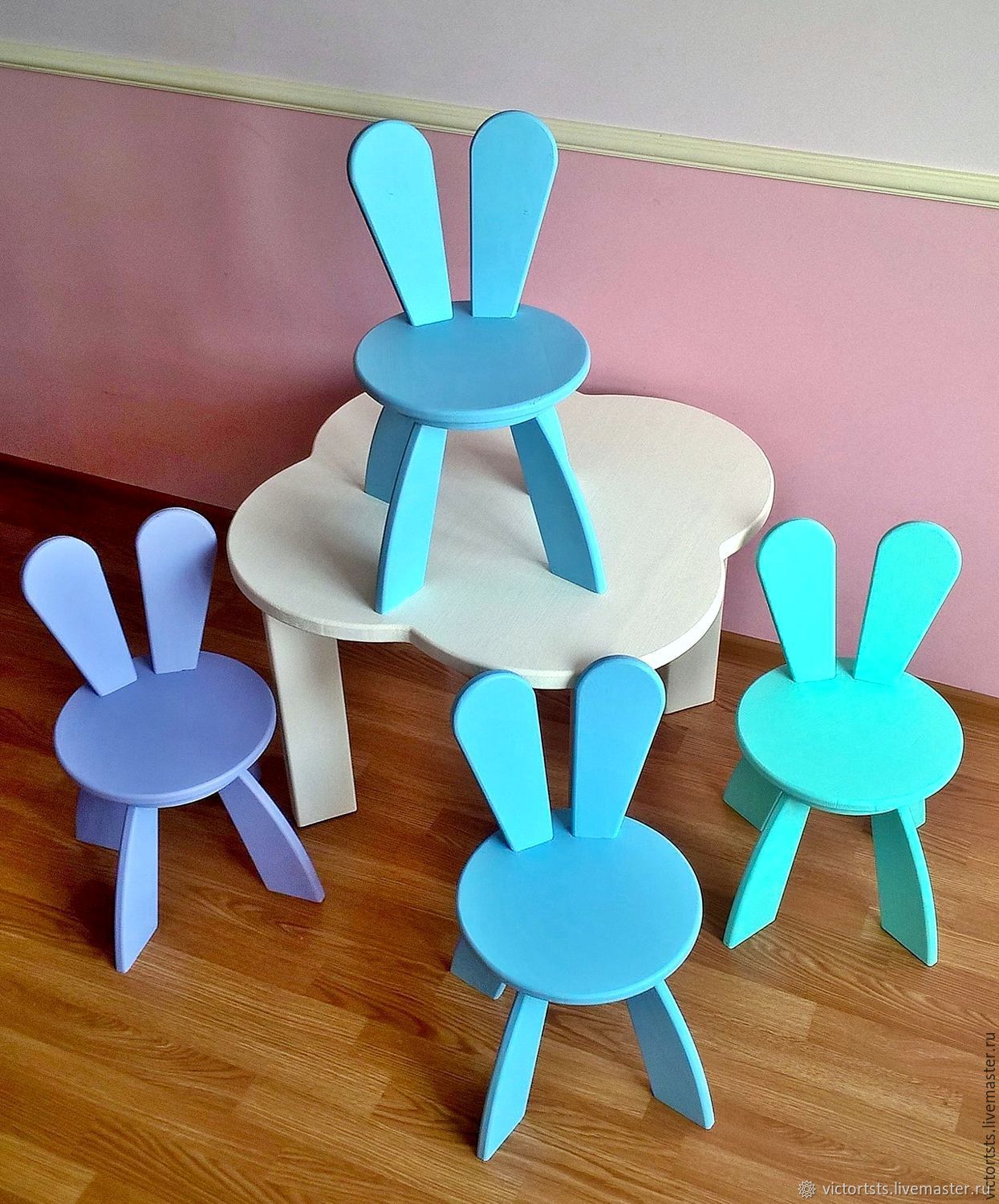 Детский стол и стул в стиле зайчика