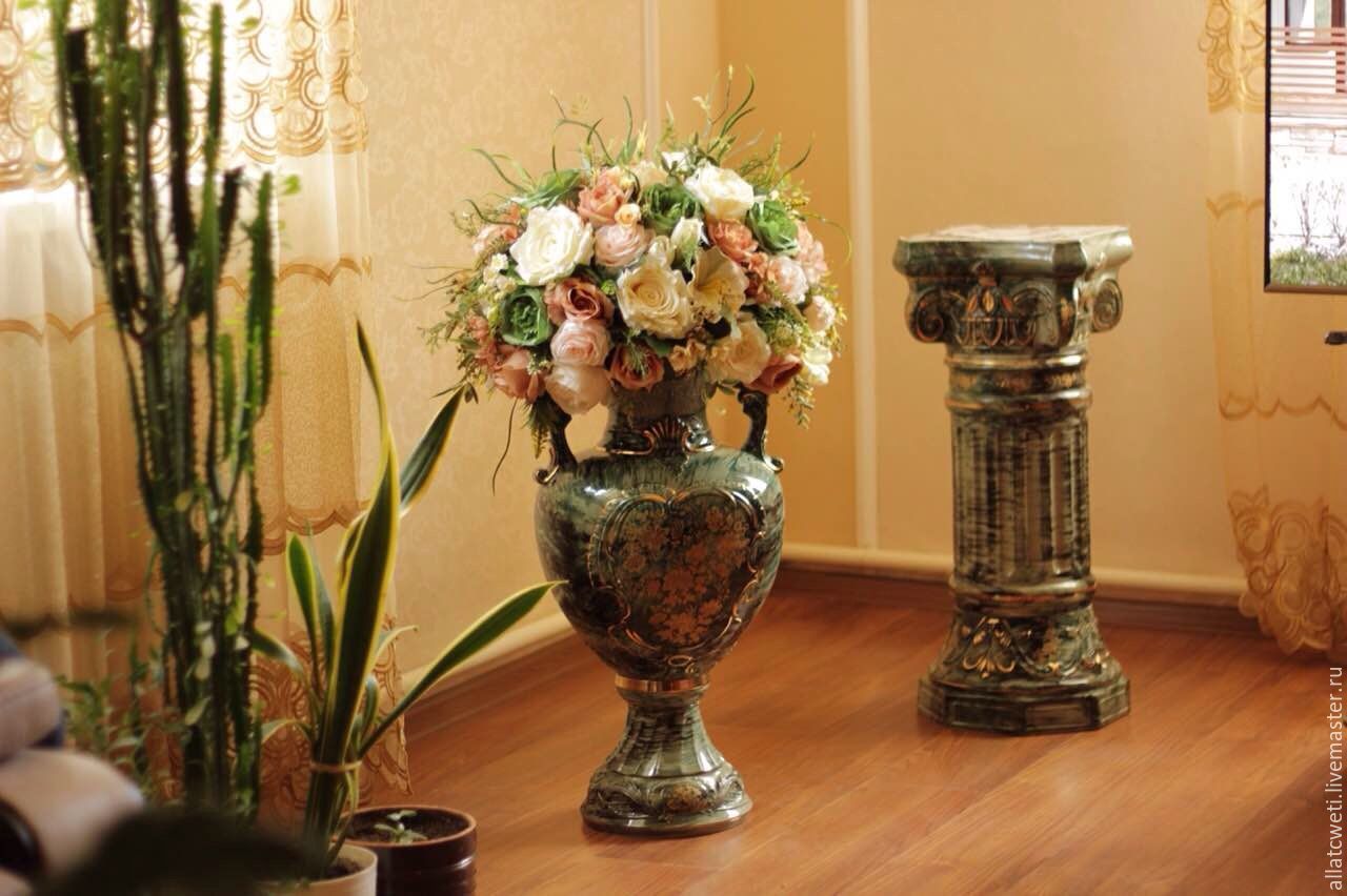 Интерьер с вазами