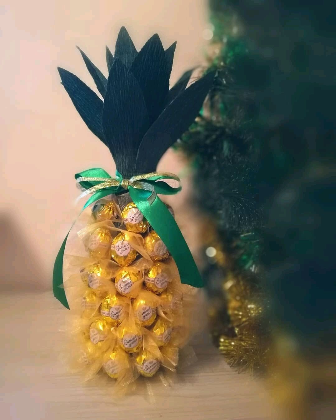 Ананас из конфет
