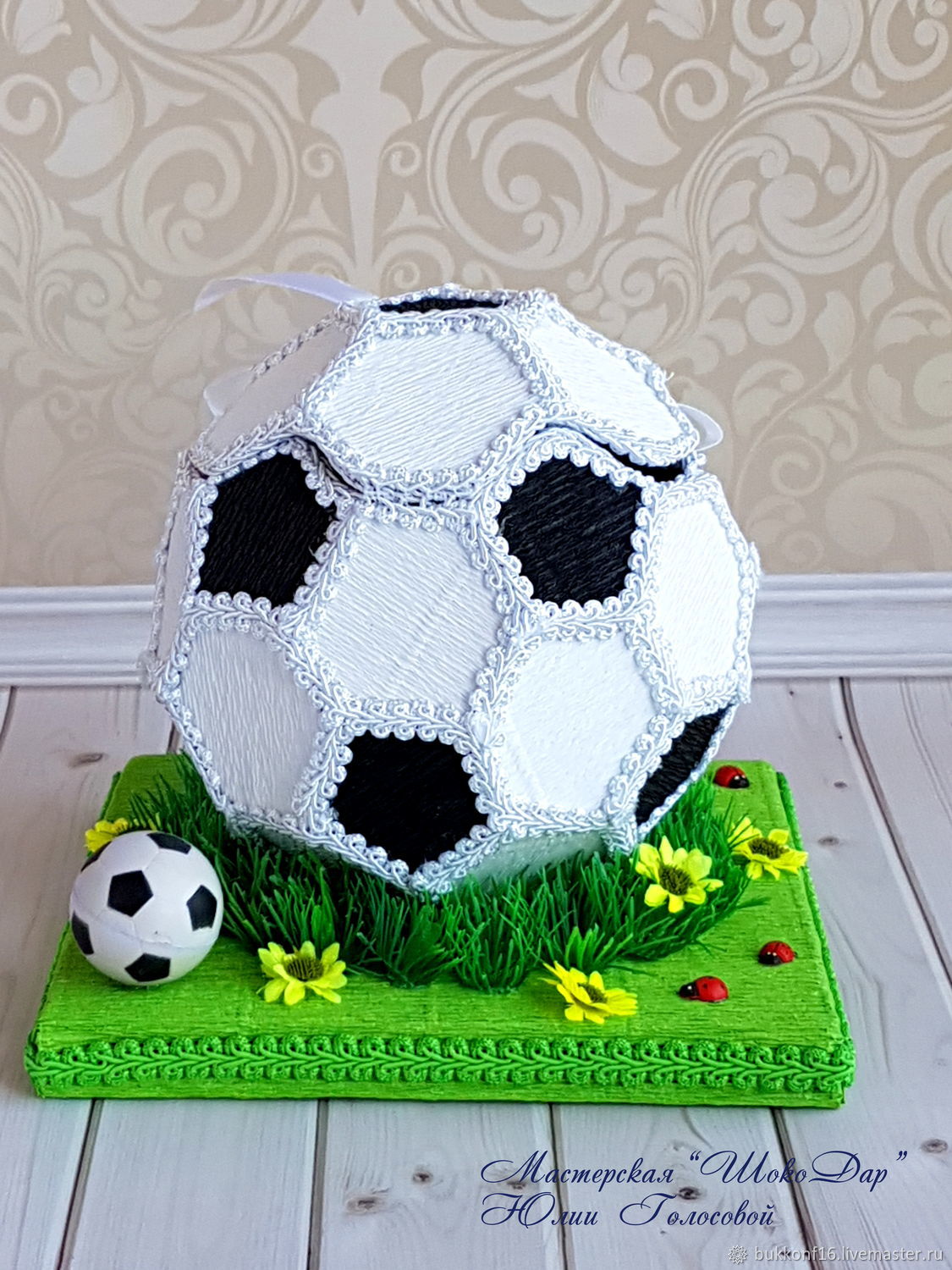 Футбольный мячик из белого фигурного шоколада 50г