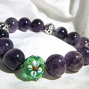 Bracelet with cat's eye and ceramic cubes