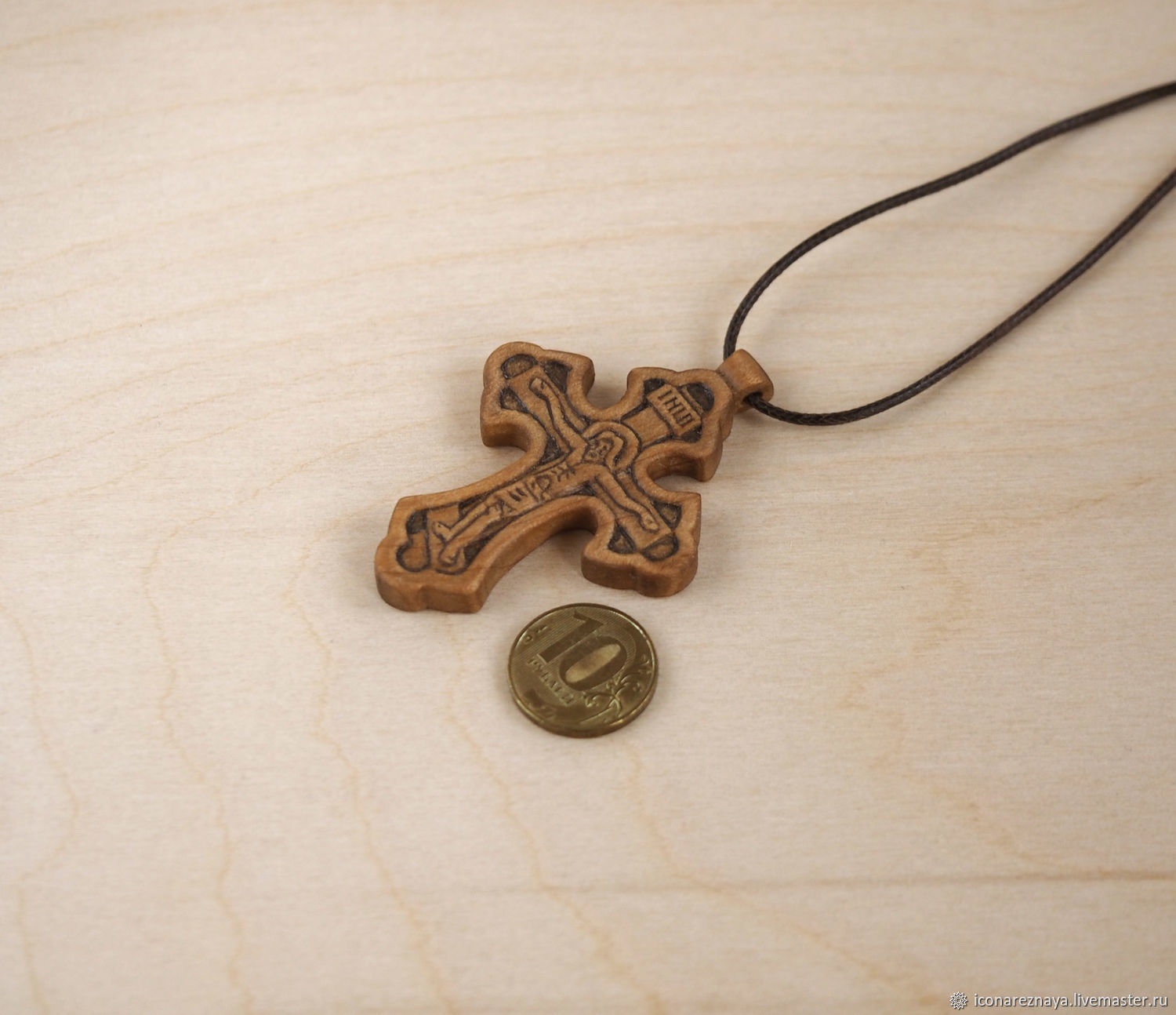 Купить нательный деревянный. Крест нательный деревянный. Крестик православный деревянный. Деревянный крест на шею. Нательный крестик из дерева.