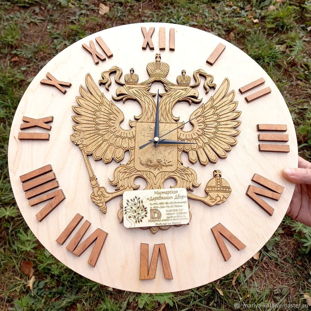 Деревянные часы с гербом