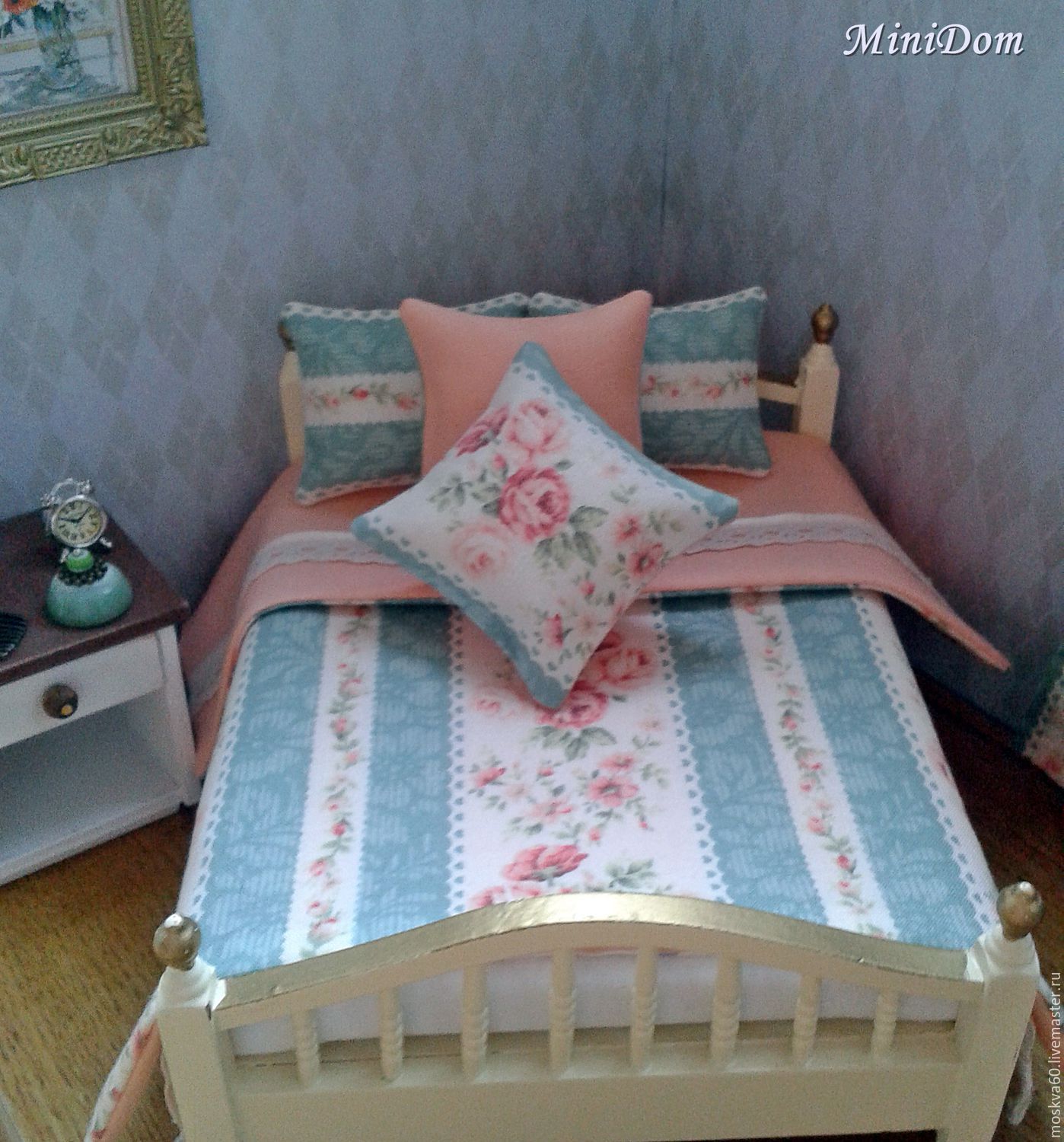 miniature dollhouse bed