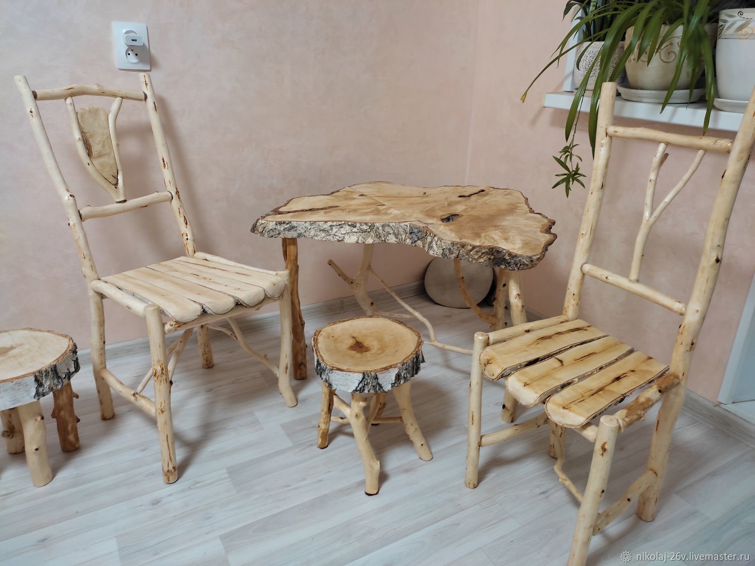 деревянный стол из березы