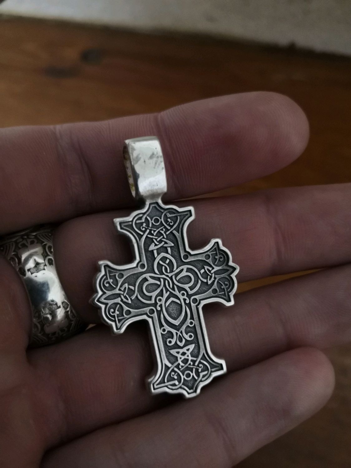 Крестов ру. Шнурок для крестика с серебряными вставками. Крестик краснодар. Крест мужской серебро. Крестик краснодар.