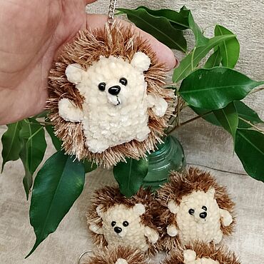 Куклы и игрушки ручной работы. Ярмарка Мастеров - ручная работа Брелок вязаный ёжик. Handmade.