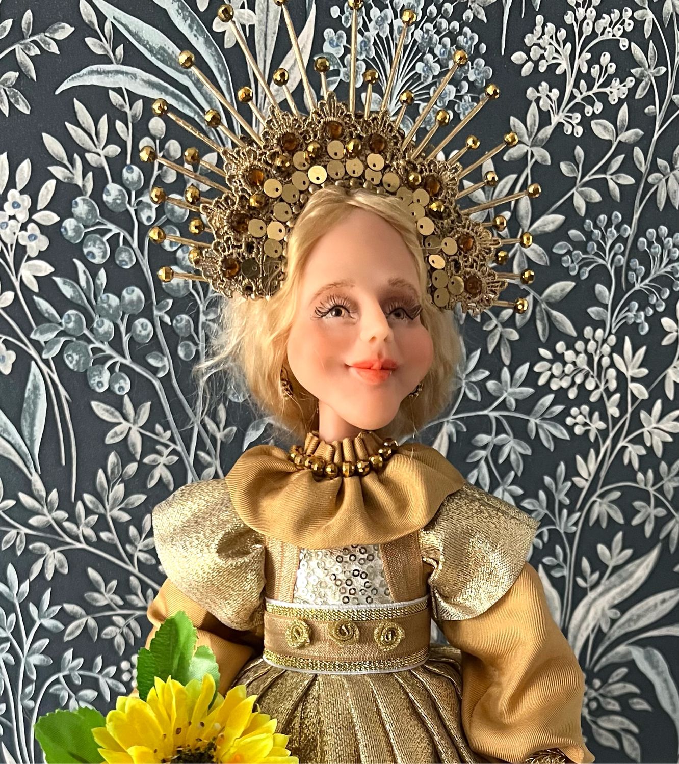 сувениры на масленицу. коллекционные текстильные куклы. солнышко из капрона. кукла солнце. кукла солнце.