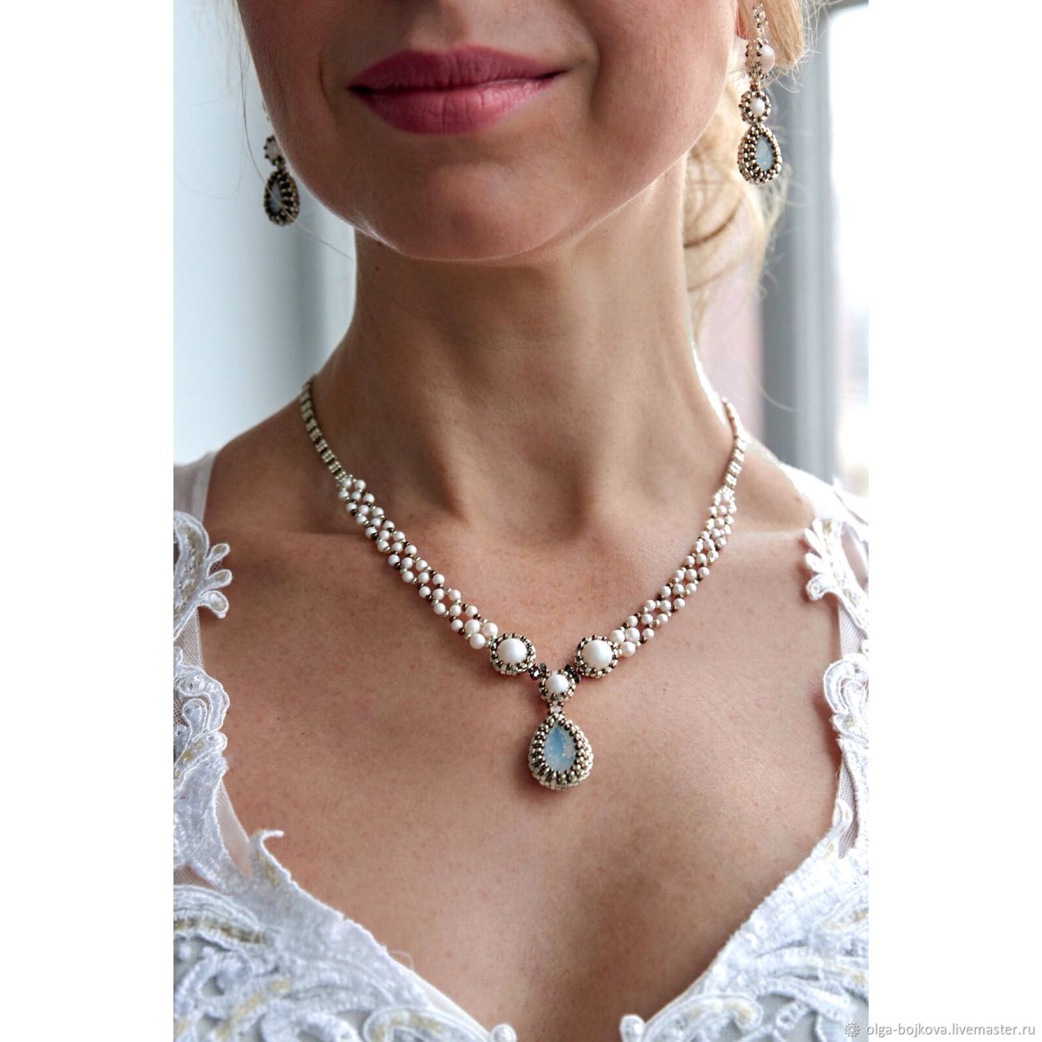 Комплект: колье и серьги с кристаллами и жемчугом Swarovski в интернет ...