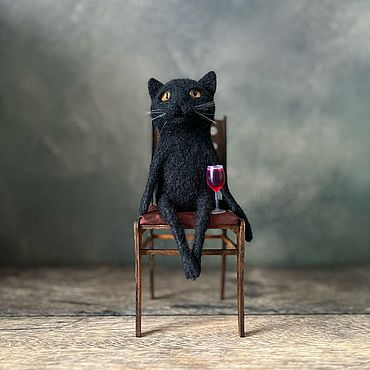 Куклы и игрушки ручной работы. Ярмарка Мастеров - ручная работа Котик на стуле с бокалом вина. Handmade.