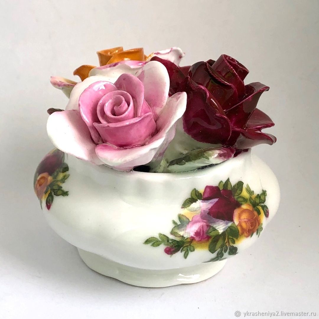 Фарфоровые розы. Royal Albert фарфор. Royal Albert Rose ваза фарфоровая.