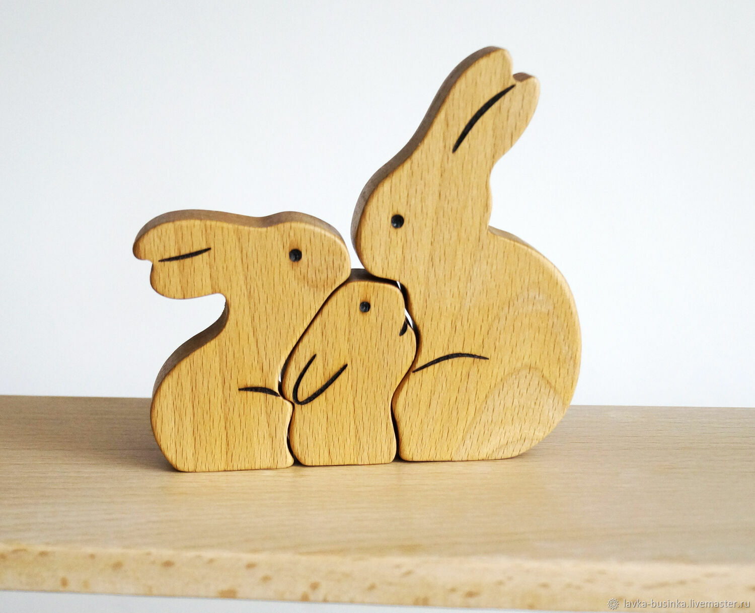 Зайчик деревянный. Деревянные фигурки для интерьера. Деревянный пазл заяц. Фигурка деревянная заяц. Зайцы деревянные сувениры.