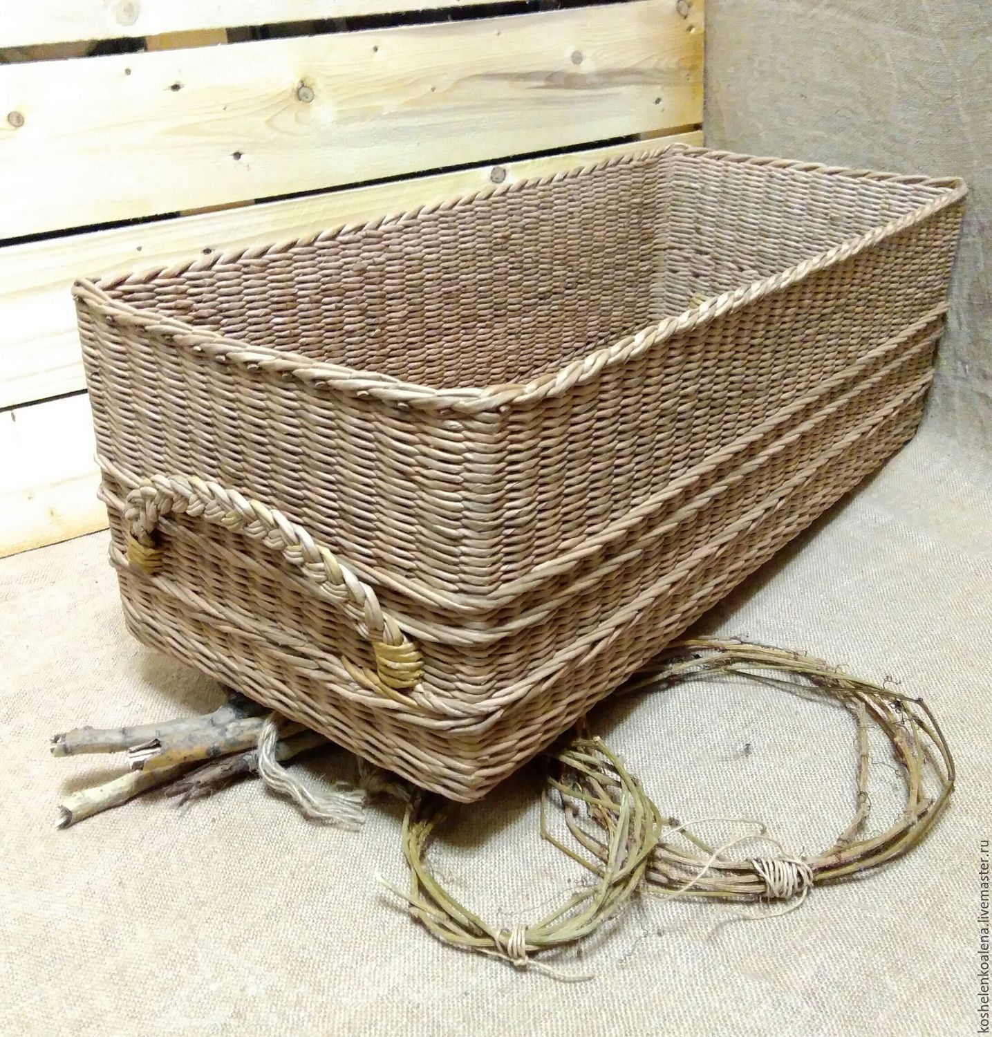Плетеный короб для хранения