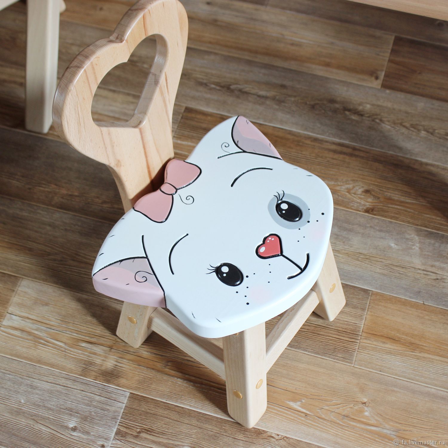 Детский стульчик котенок