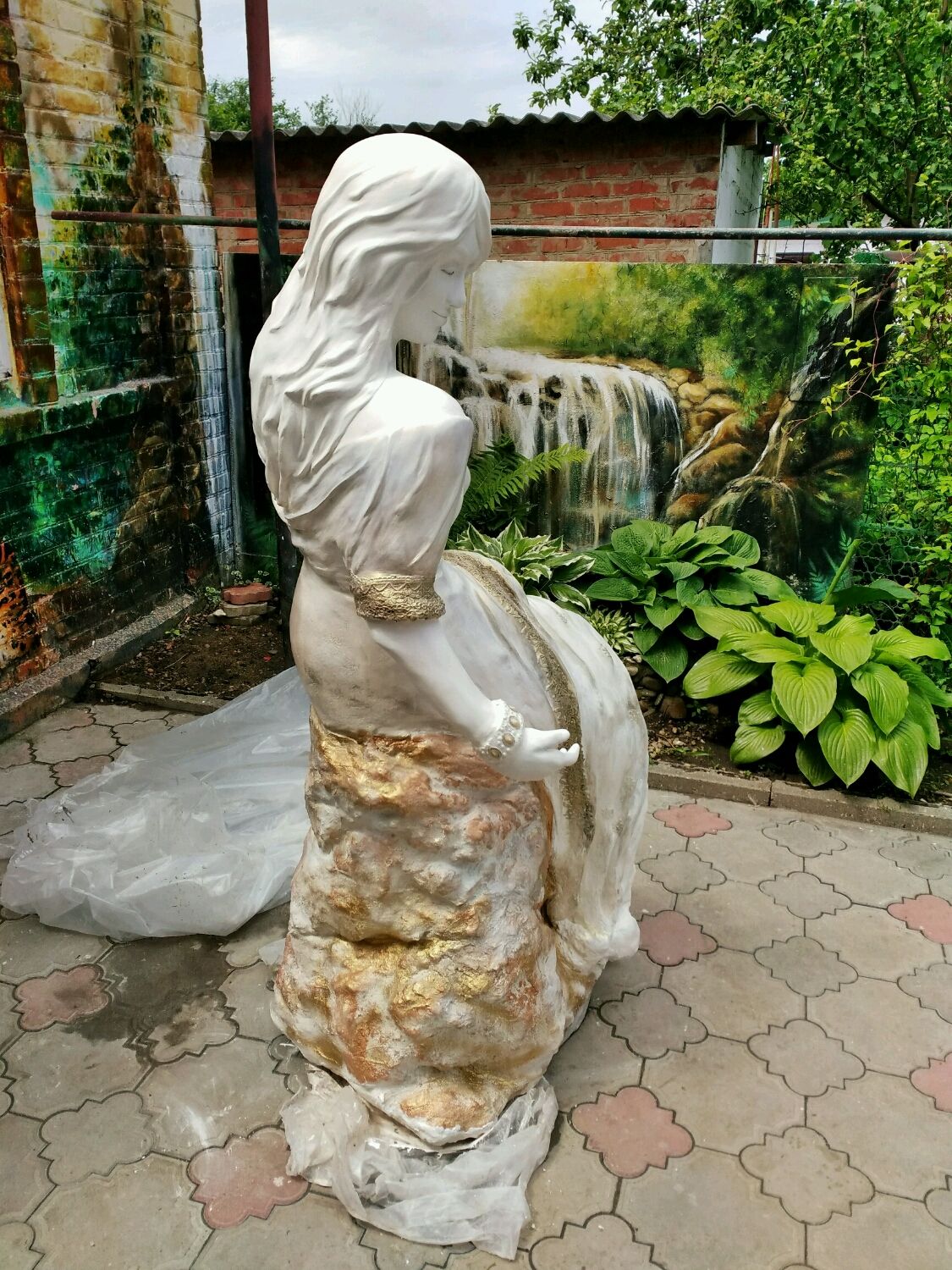 Садовая гипсовая скульптура: личный опыт эксплуатации и разрушения за 5 лет