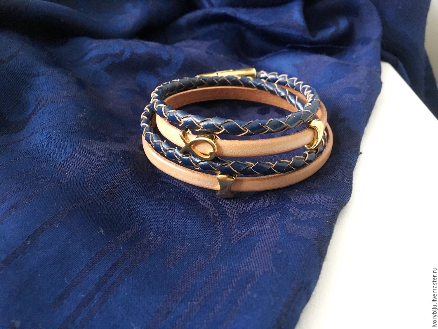 Сине-бежевый кожаный браслет -намотка в два оборота