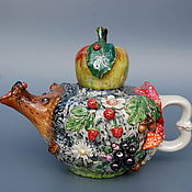 Teapot in the form of a cat 