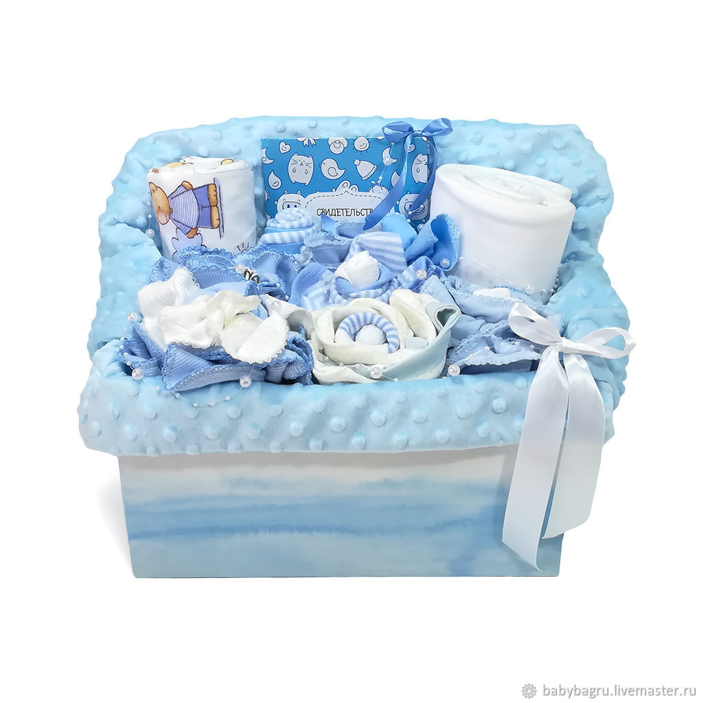 Получить подарок новорожденному. Подарочный комплект для новорожденного. Подарочные наборы для новорожденных. Подарочные комплекты для новорожденных. Набор для новорожденного в подарок.