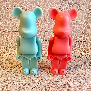 Сувениры и подарки ручной работы. Ярмарка Мастеров - ручная работа Свеча Bearbrick  медведь из пчелиного воска. Handmade.