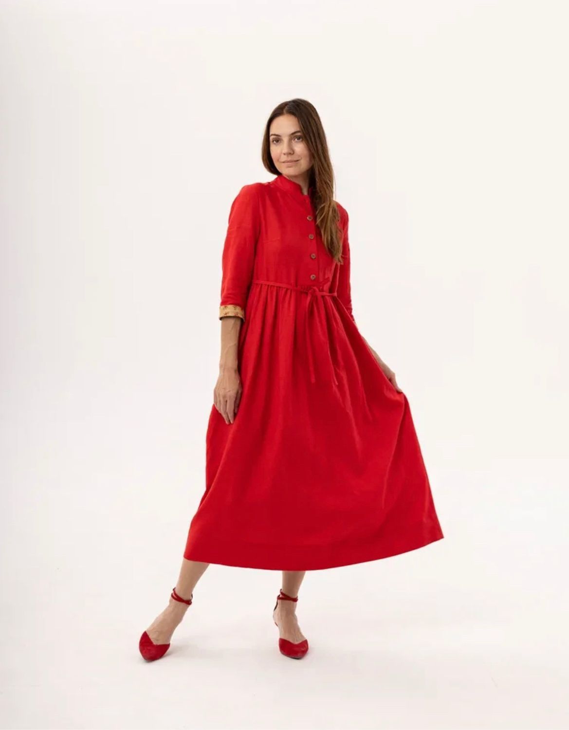 Красное платье лен. Красное платье из льна. Льняное платье красного цвета. Льняное красное длинное платье.